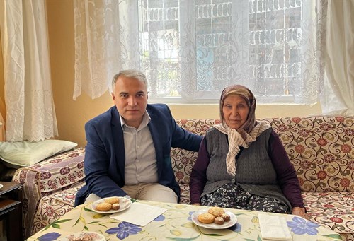 KAYMAKAM DURU ANNELER GÜNÜNDE ŞEHİTİMİZİN ANNESİNİ ZİYARET ETTİ