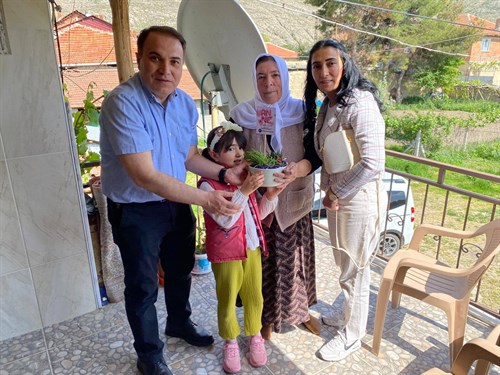 KAYMAKAM DURU ANNELER GÜNÜNDE ŞEHİT ANNELERİMİZİ ZİYARET ETTİ 